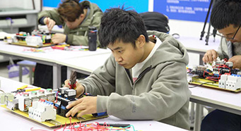 学汽修选择青岛